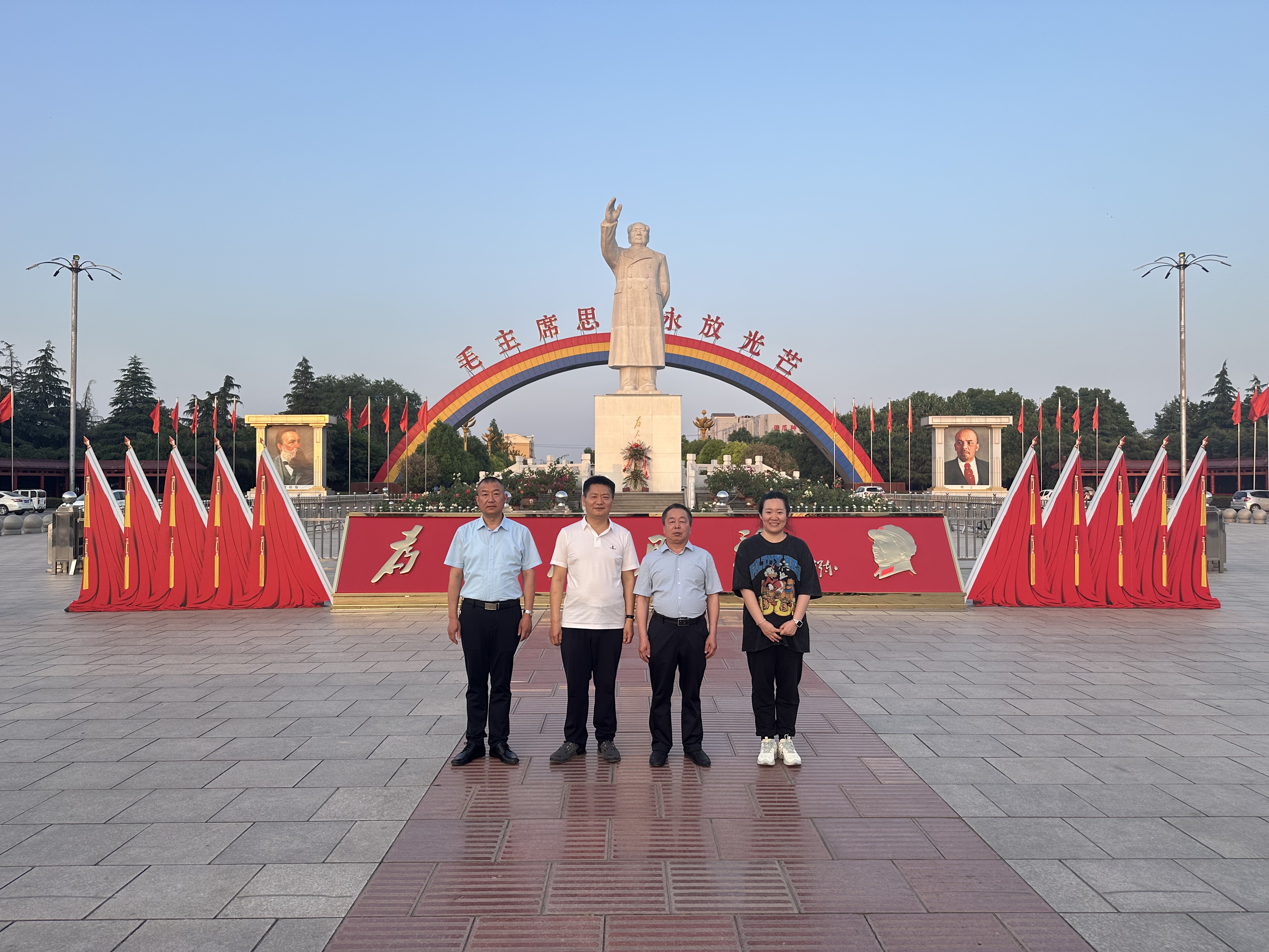 内蒙创源铝业蔺总，刘经理来公司莅